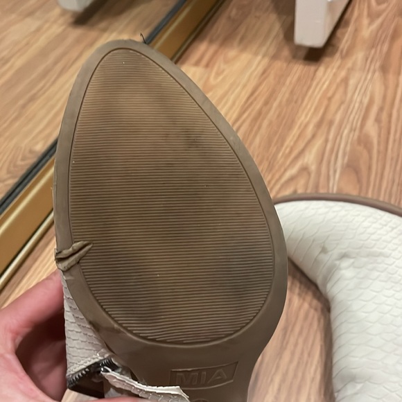 Short boot cream color with tan brown sole size 8.5 women alligator, pattern, - Picture 5 of 6